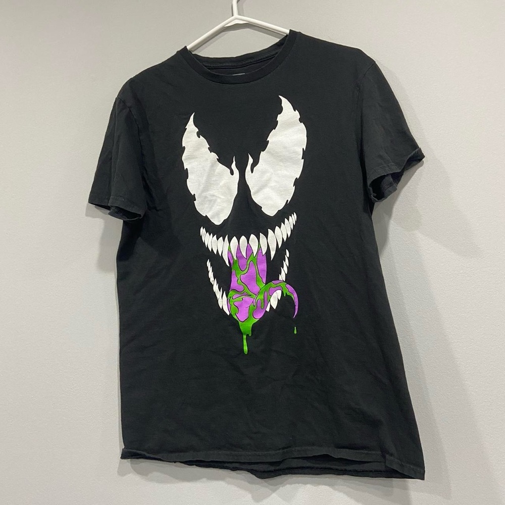 Venom Marvel graphic tshirt